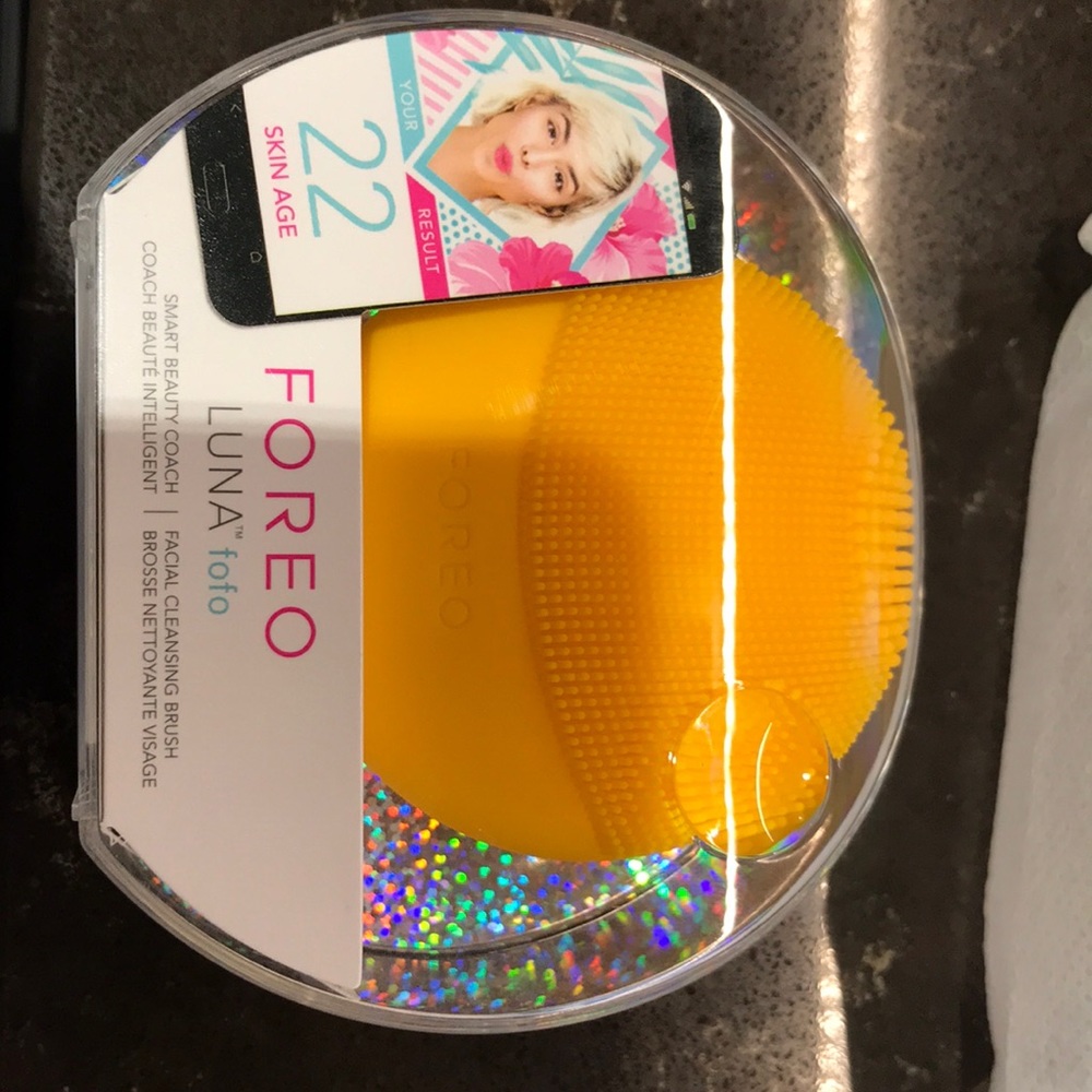 SOLD!!!!! Foreo Luna fofo NEW!